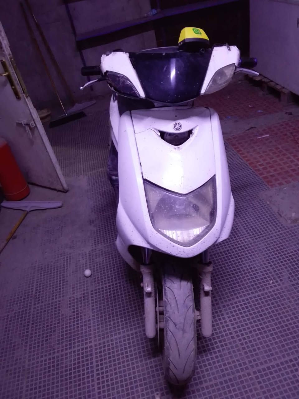 بسم الله الرحمن الرحيم.
السلام عليكم ورحمة الله وبركاته 
دراجه سكنس نثيه للبيع 
اللون ابيض 
كفرات نص عمر الصفحه اليسره مكسور كفرهه 
مكينه.خير من الله 
صالنصه رياضيه 
الدراجه تشتغل هندر بسبب خلل بلكهربائيات لا اكثر ولا اقل 
الدراجه عوزهه كابريتر جديد فقط 
السعر 300$
مكاني بغداد المعامل الباويه ملعب المغلق***********
