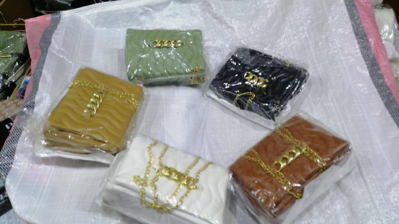 ٥٠ قطعه مشكل ب١٥٠  ألف للاستفسار الاتصال على الرقم *********** وتوصيل مجاني
