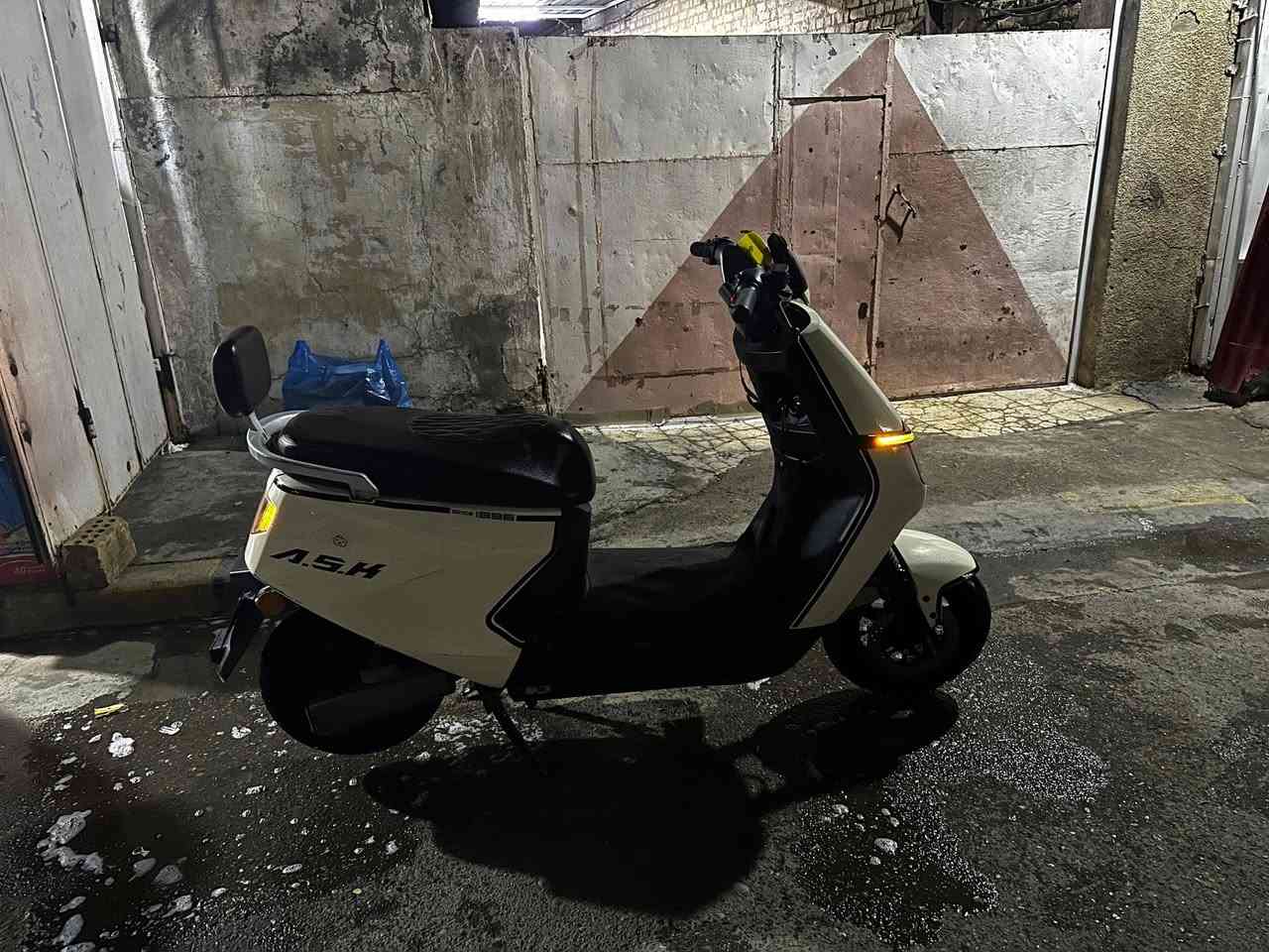 سلام عليكم دراجة شحن ASK نضيفة 2025 دراجة نضيفة من شركة حسن وحسين  6بطاريات سرعة63 شاشة تقرالك العطل وبيهة مثبت سرعه وبيهة نضام رجوع للخلف وبيهة نضام عطل اليده  دبل اشارة كشن جوزي بيهة قاطع الدوره ***********رقمي واتساب مكاني بغداد الجديده وشراي بيك خير وتدلل
