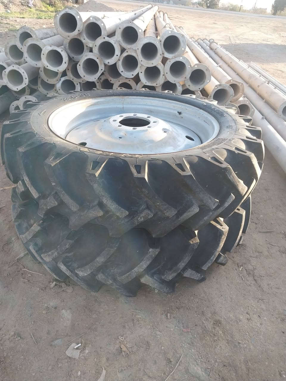 زوج تايرات خلفي  مكينة بلروس اوكراني جديد  رقم ***********
