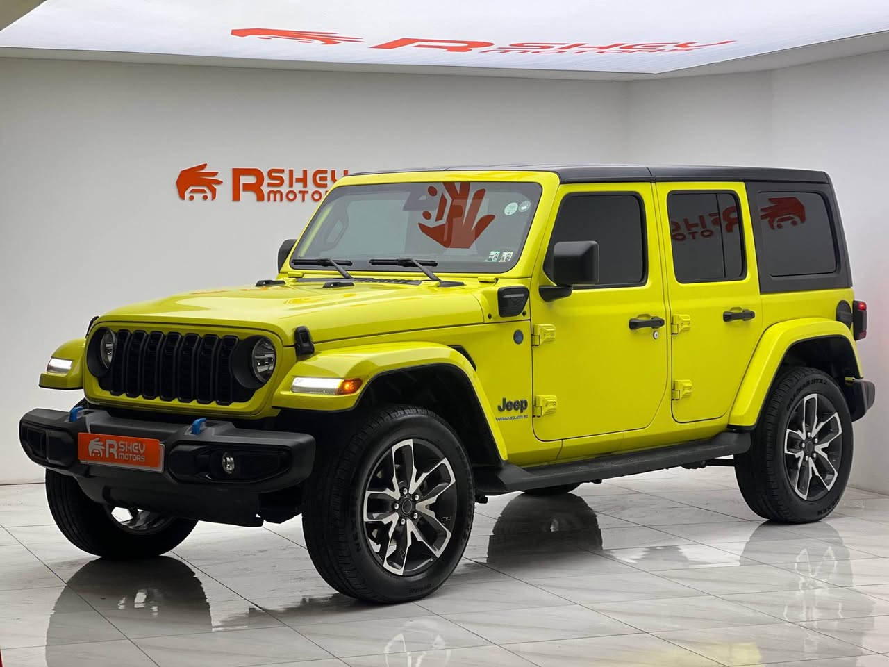 Jeep Wrangler 2024 4XE 
جيب رانجلر ٢٠٢٤ 4xe 

مواصفات Sahara لون مميز 😍

مكينة ٤ سلندر حجم ٢.٠ لتر توربو هايبريد 
ماشية 19,000 ميل و بحالة جداً ممتازة 

ضرر السيارة صندوق صبغ بدون ايرباكات بدون دواخل 
السيارة كلش حلوة و نظيفة 

السيارة رقم دهوك الدولي سنوية جديدة و ب أسمنا و اكيد شرط التحويل 
مكفولة من كير و محرك و كهربائيات

و ب سعر(309$) ورقة و بيها مجال

مكان السيارة

دهوك -معرض ارشف R-Shev
رقم51 من معارض التيرمينال 

***********
*********** دهوك, العراق
