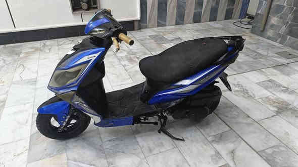 للبيع سعره ٣٠٠ مكان رمادي حي ملعب ***********
