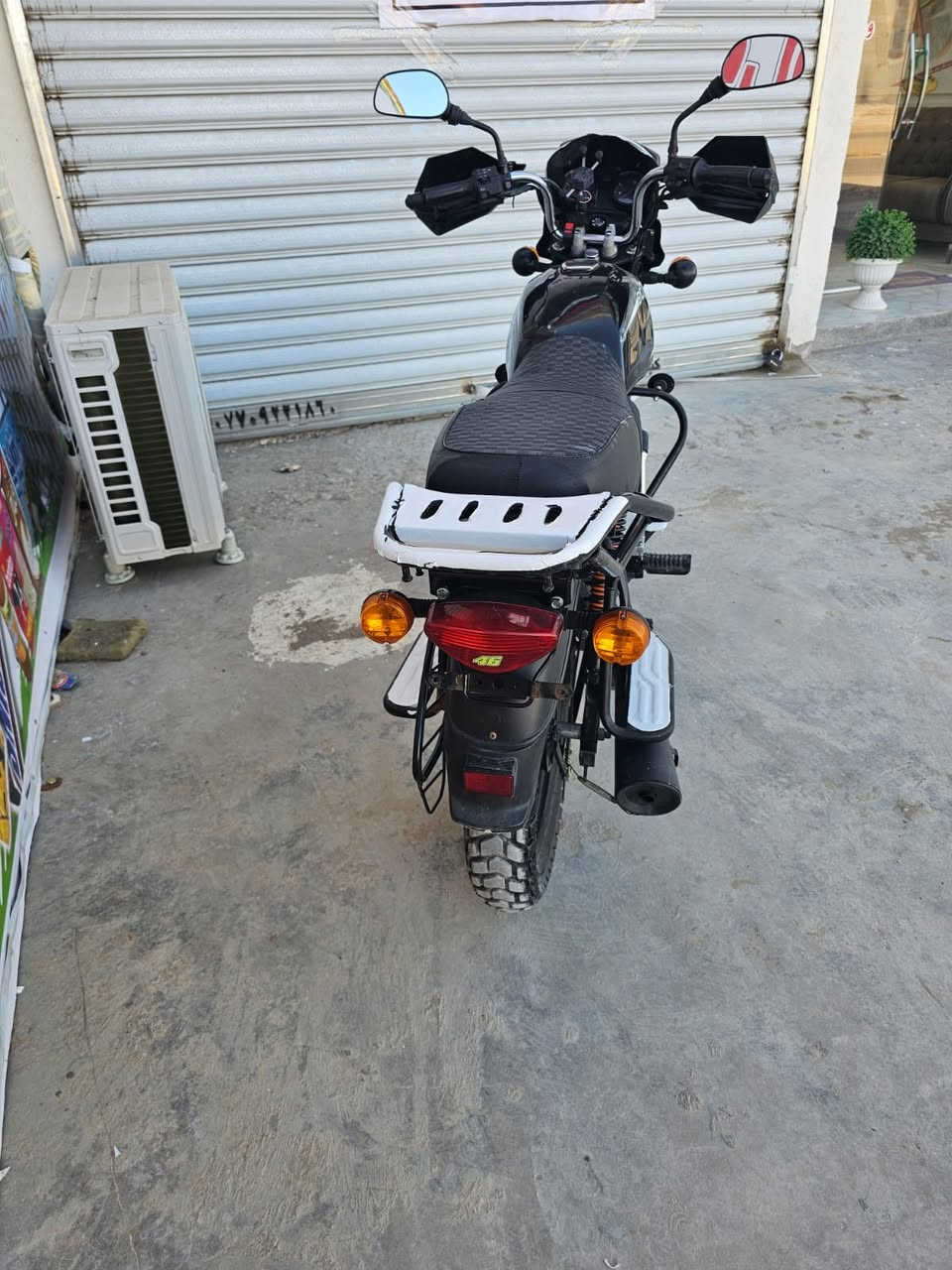 السلام عليكم دراجه بوكسر
دراجه خير من الله أنكر سلف وطلع للشغل 
اي نقص مابيه مكينه مامفتوحه 
دراجه اوراق كامله ومرقمه
نضيفه شوفت عينك العنوان بغداد البياع السعر 2050 امليونين
الرقم ***********
