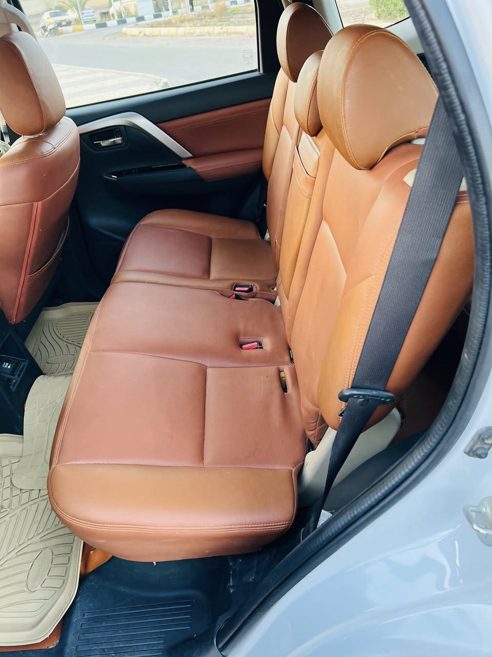 السلام عليكم
للبيع باجيرو موديل 2020 

بأسمي السياره 

ترهم بيع او مراوس 

مكفوله كفاله عامه شرط 

مكاني الديوانيه للاستفسار *********** 

السعر 240 بي مجال 🫡
