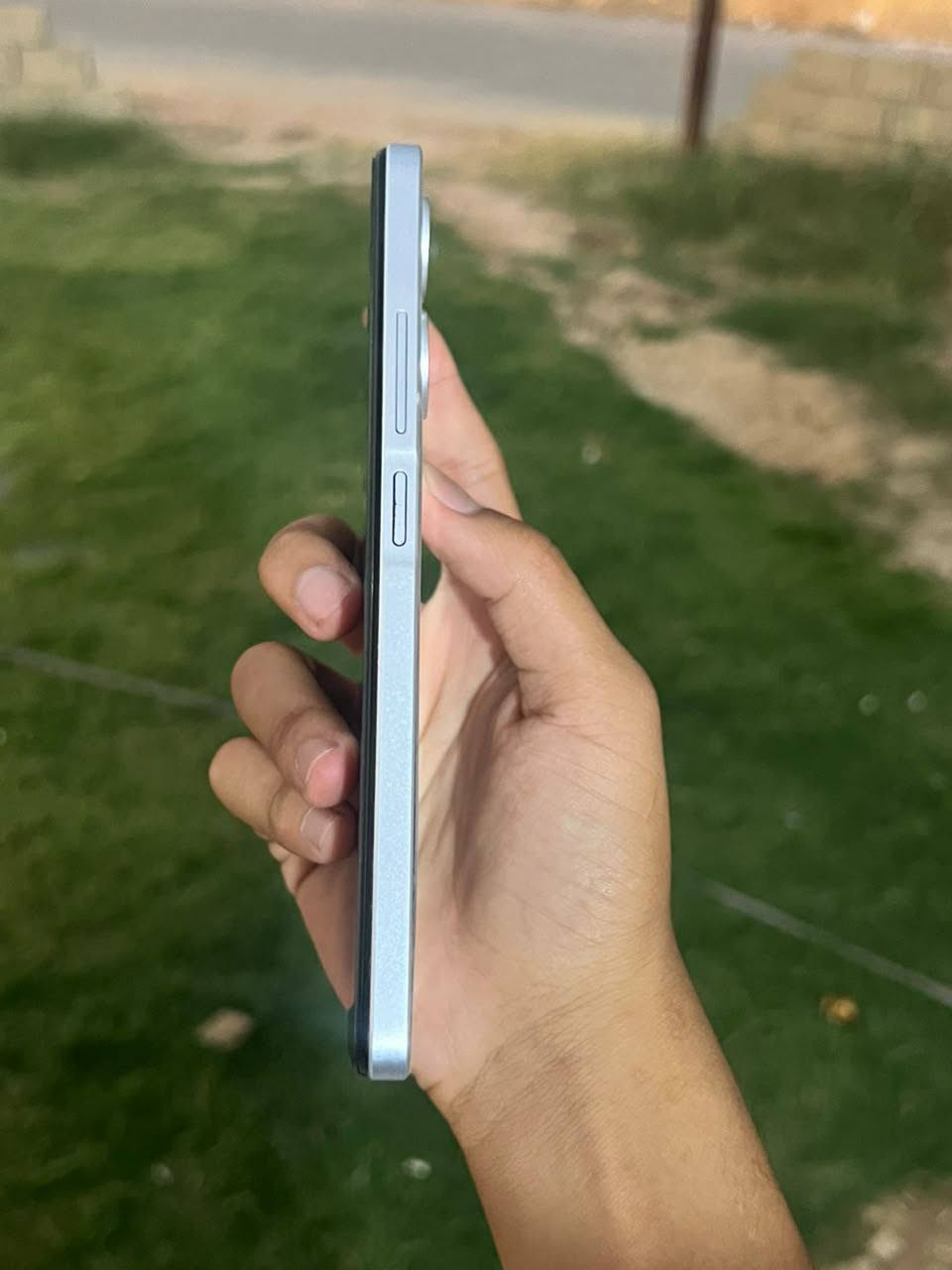 السلام عليكم للبيع أو (مراوس)
Infinix  HOT 30

📱 الشاشة: 6.78 بوصة IPS LCD بدقة +FHD ومعدل

 تحديث 90Hz.

⚙️ المعالج: MediaTek Helio G88 مناسب للألعاب والاستخدام اليومي.

💾 الذاكرة: 8GB RAM مع 128GB  

📸 الكاميرا الخلفية: 50 ميجابكسل.

🤳 الكاميرا الأمامية: 8 ميجابكسل.

🔋 البطارية: 5000mAh مع شحن سريع 33 واط.

📶 الشبكات: يدعم شريحتي اتصال ويدعم شبكات 4G.

🔒 الأمان: بصمة جانبية وفتح القفل بالوجه.

🔊 الصوت: سماعات ستيريو.

🤖 النظام: Android 13

مكاني تكريت البوعجيل 
 
للتواصل واتساب ***********
