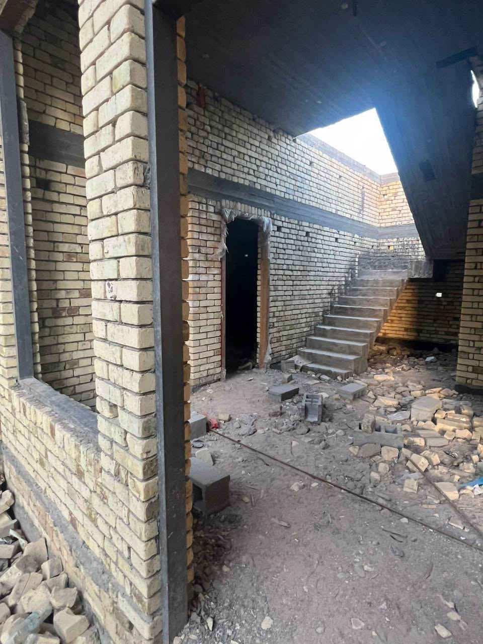 🏡 للبيع دار في ابو الخصيب – عويسان
▫️المساحة: 205 متر▫️الواجهة: 16 متر▫️النزال: 13 متر▫️نوع البناء: طابوك▫️الطابو: صرف عرصه
يحتوي الدار على:✅ غرفتين✅ ديوان✅ مطبخ حار وبارد✅ حديقة 3×2✅ كراج 5×3
📍الموقع: ابو الخصيب – عويسانيبعد 200 متر عن شارع السايدين
💰السعر: 170 مليون قابل التفاوض
*********** البصرة, العراق
