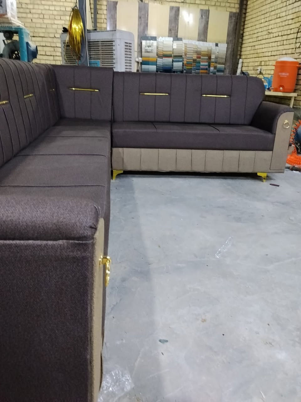 عرض خاص ولمدة اسبوع واحد فقط⏳
الديوان ال10 مقاعد صار ب355 الف بس
___________________________
شغل درجة اولى ومواد العمل اصلية💯
خشب روسي أصلي🇷🇺
بلاويد اسود ثقيل 
اسفنج مميز✅
قماش تركي مبطن (والالوان حسب اختيارك) 🛋️
رجل حديد تتحمل جميع الاوزان 💪
___________________________
سرعة في التسليم ومواعيد دقيق🥇
ضمان سنتين حقيقي🩵
كادر مختص يوصل لبيتك ياخذ القياسات بدقة 
وينفذ العمل على حسب الاصول 😊
موديلات والوان جديدة ومميزة من اختيارك
شنو تنتظر سارع بل حجز ولا تضيع الفرصة ⏳
___________________________
العنوان كربلاء حي الإطارات شارع 20 مقابل الكلية التربوية
___________________________________
للحجز والاستفسار الاتصال او التواصل على الواتساب
***********
***********
***********
