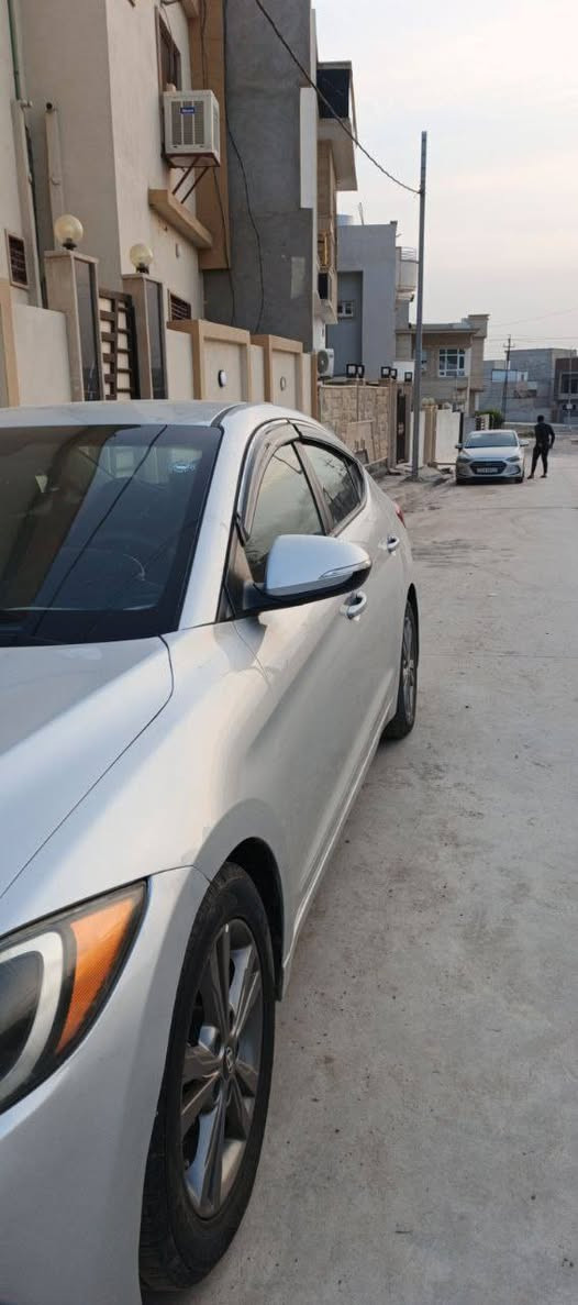 النترا 2018 
وارد امريكي 
محرك ٢٠ دوش 
رقم اربيل باسمي 
بيها كابون 
موصفات نص فول 
كير ثلاث وضعيات 
سبورت + ايكو + عادي 
نقاط عمياء 
كامرة  دوارة
شاشه كبيرة 
 تشغيل عن بعد 
 *********
الضرر بوند وجاملغ قطعتين  صور الضرر موجود
السيارة جاهزة ماتصرف عليها ربع
اي استفسار 
***********
***********
او مراسله ع خاص
السعر  129 موصل, نينوى
