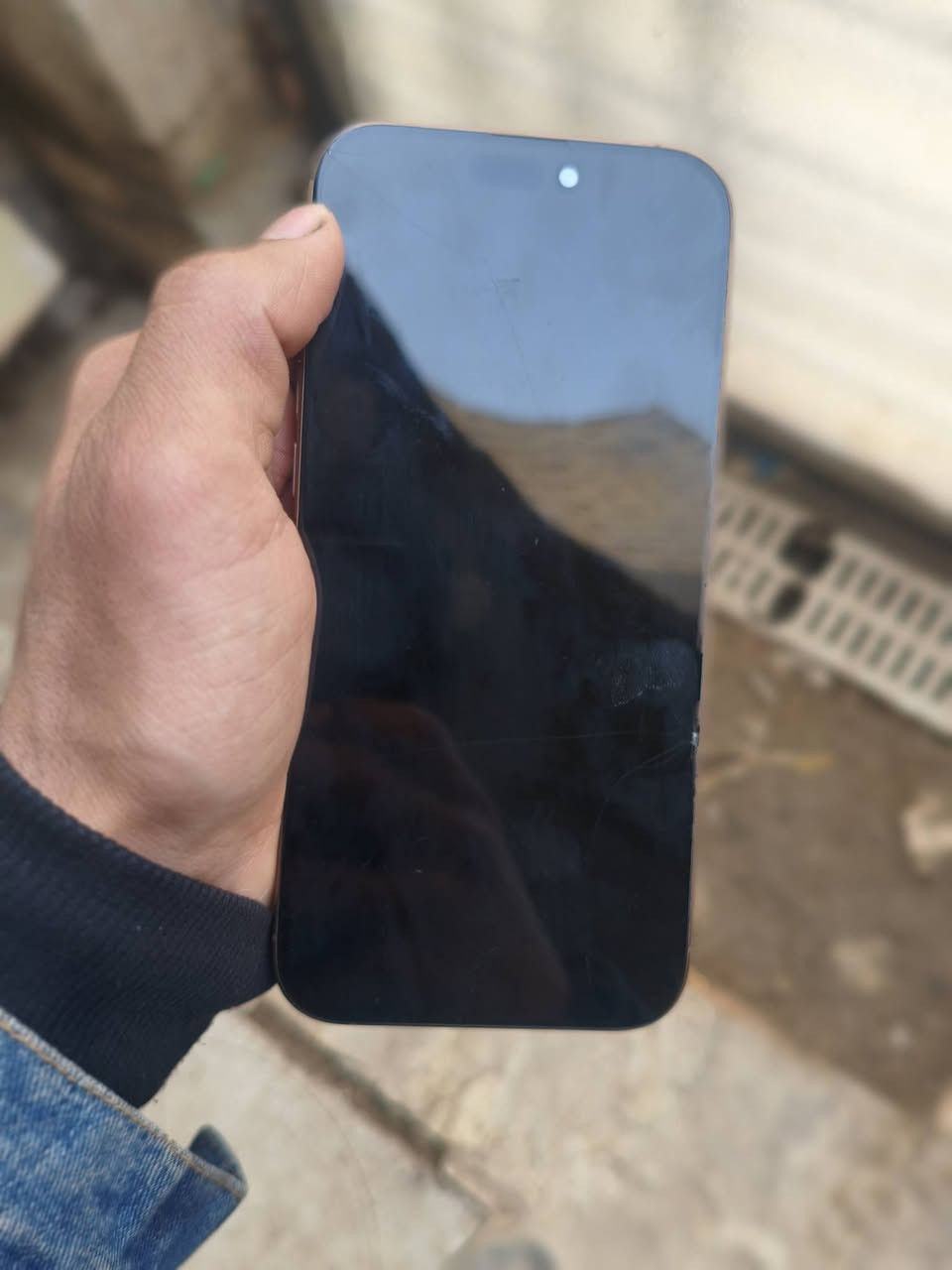 سلام عليكم ايفون 16 برو ماكس للبيع او مراوس الجاهز مقفول ايكلود وينفتح تخطي ومبدل شاشه وبورد وبطاريه وشاشته تعلك مدري شبيها هوه من انقفل كامت تعلك
سعر خاص ***********
