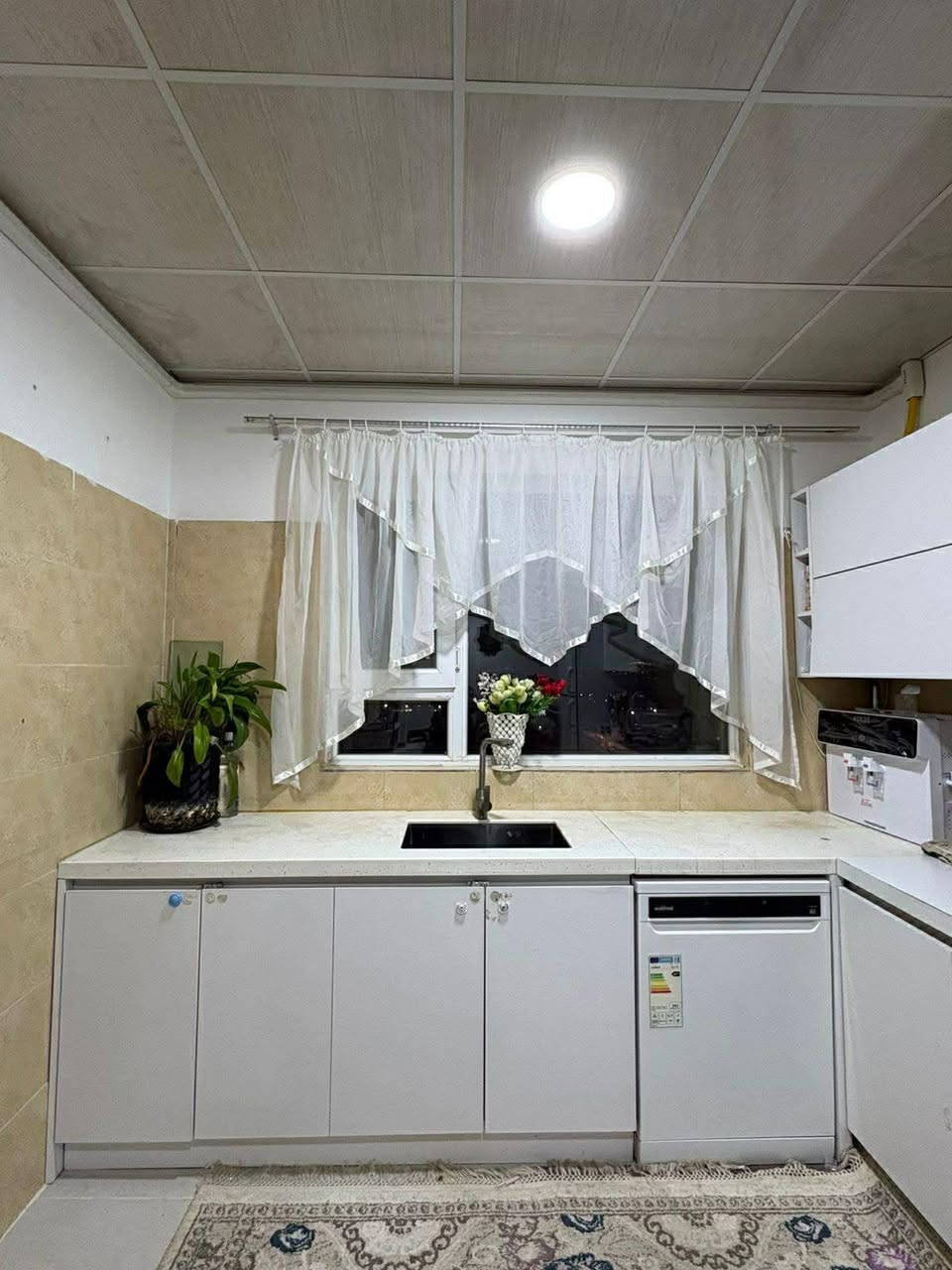 كاونترى ته خته ٨ مه تر  درجه يك توكمه
نرخ : ٤٥٠ هه زار.        شوين سليمانى 
__________ 
كاونتر خشب mdf تركي درجة اولى نظيف جدا ٨ امتار 
سعر :٤٥٠ الف.        مكان السليمانية 
***********
