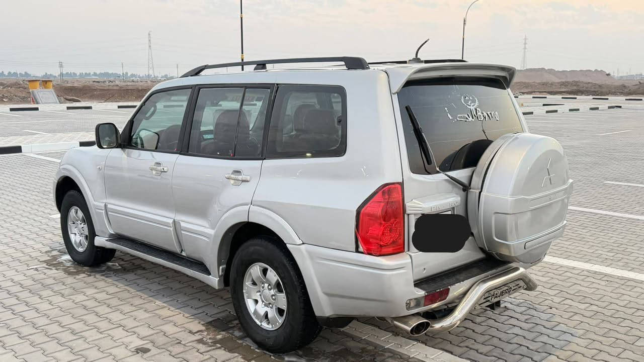 للبيع سيارة باجيرو موديل 2003 كفاله عامه رقم بغداد دولي جديد سياره كفاله من الضربه و الكص و النقل و العيب و لمكينه و لكير فيفيتي مكفولات حداده توب طخم تاير جديد سياره جديده و سعرها 73 ورقه  الشراي يتصل *********** مكان سياره بصرة زبير
