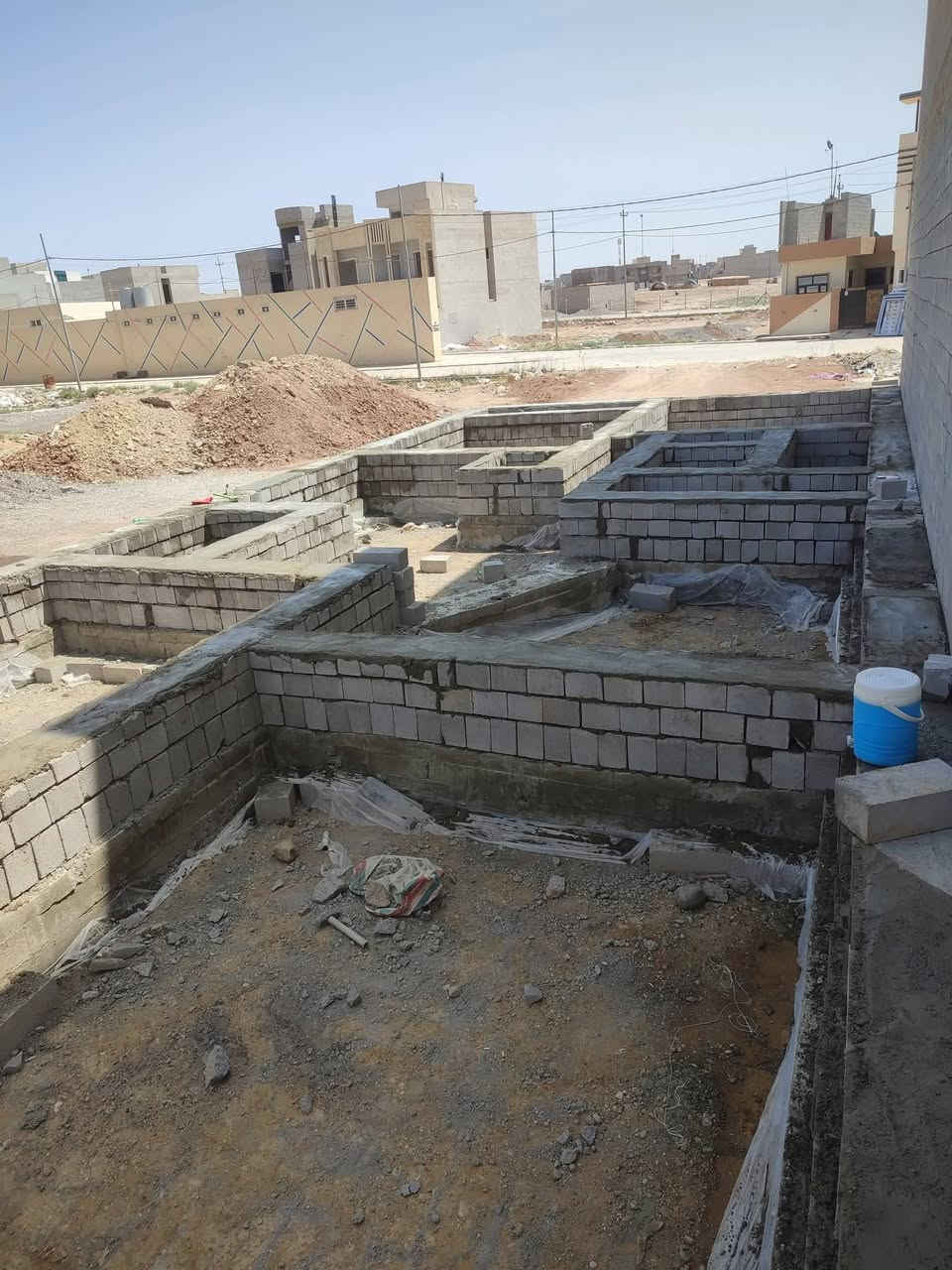 السلام عليكم نشتغل في ترميم المنزل وتقسيم المنزل الى منزلين ونعمل في بناء الاراضي والطابق الثاني وترميم كافة المنازل وتصفيط البادلو وتصعيد المواد وتنضيف المنازل وسعر مناسب الاستفسار اكثر للاتصال *********** واتساب موجود
