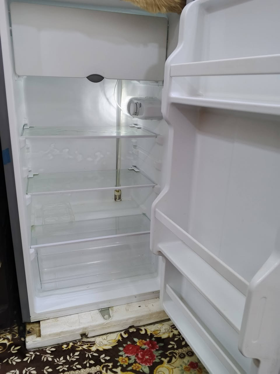 ثلاجة مستعملة قليل جدا 
السعر 85
***********
