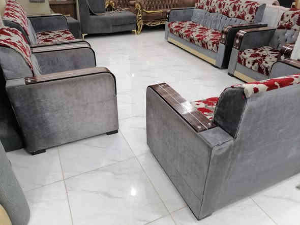 #تخم 10 مقاعد لسفنج دايس مابي كسر موضح بصور
#سعر 135 عنوان كوت زين القوس شارع المله 
#رقم*********** يوجد توصيل بعد لمقابله فقط
