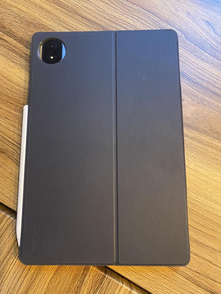 ايباد هونر ماجك باد تو مشتري من الشركة مع كافة الملحقات وما استخدمته بس 4 مرات بعده بالباكيت للبيع 
***********
