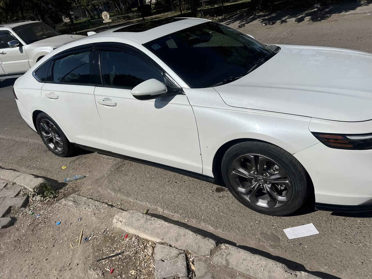 هوندا أكورد تورنك  اعلى موصفات بالهوندا (2023)🔥🔥
⚡ هايبرد (Hybrid)
🛠️ محرك 2.0 لتر + محرك كهربائي
🔥 قوة عالية مع صرفية بنزين ممتازة
⚙️ ناقل حركة e-CVT أوتوماتيك
🚘 دفع أمامي
🌞 فتحة سقف كهربائية
🪑 مقاعد جلد أصلية
🔌 مقاعد أمامية كهرباء
🔥 تدفئة تبريد مقاعد أمامية
💺 ذاكرة مقعد السائق
📺 شاشة وسطية كبيرة تعمل باللمس
📱 Apple CarPlay و Android Auto
🖥️ شاشة عدادات رقمية إلكترونية وشاشة اعطال إلكترونية 
🔊 نظام صوت BOSE الأصلي
🔋 شحن موبايل لاسلكي
🔑 تشغيل بالبصمة  
📡 تشغيل عن بعد
🚪 دخول ذكي بدون مفتاح
🛡️ نظام Honda Sensing الكامل
📡 رادار أمامي ورادار خلفي 
🛣️ مثبت سرعة تفاعلي
⚠️ تحذير الاصطدام
🧭 مساعد الحفاظ على المسار
👁️ نقطة عمياء
🚧 تحذير الخروج عن المسار
📷 كاميرا خلفية متعددة الزوايا
📍 حساسات أمامية وخلفية
💡 أضواء LED أمامية وخلفية
🛞 ويل قياس 17 تخم تاير جديد
❄️ مكيف أوتوماتيك ثنائي المناطق
🛑 فرامل كهربائية + Auto Hold
الحادث 👇🏻
شاشة رقمية على جامة داته شو
السيارة بية بابين عكس سايق مبدلات اصلي من امريكا استوردتهن ونصبغن بسبب نقل وشخوط 
بدون دواخل 
الجاملغ الخلفي صبغ   
الداخل جلد بالكامل النواعم والكشنات والأبواب 
بيها أرضياتها الاصليه وأرضياتها الثانويه الحوضية 3D
السعر 188 

رقم الهاتف 
بغداد حي الاعلام  
***********
