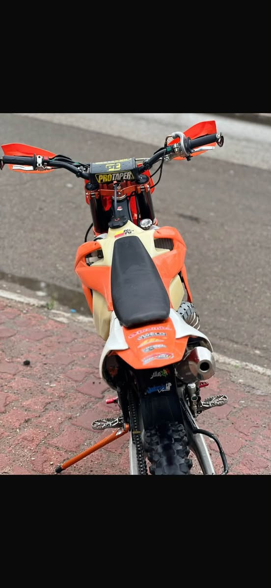 سلام عليكم
للبيع 
قفاز KTM خبط 
محرك 250 
موديل 2024 
داخل داتشو ستعرض بغداد 
كفاله من كلشي 
شراي فقط !؟ ***********
