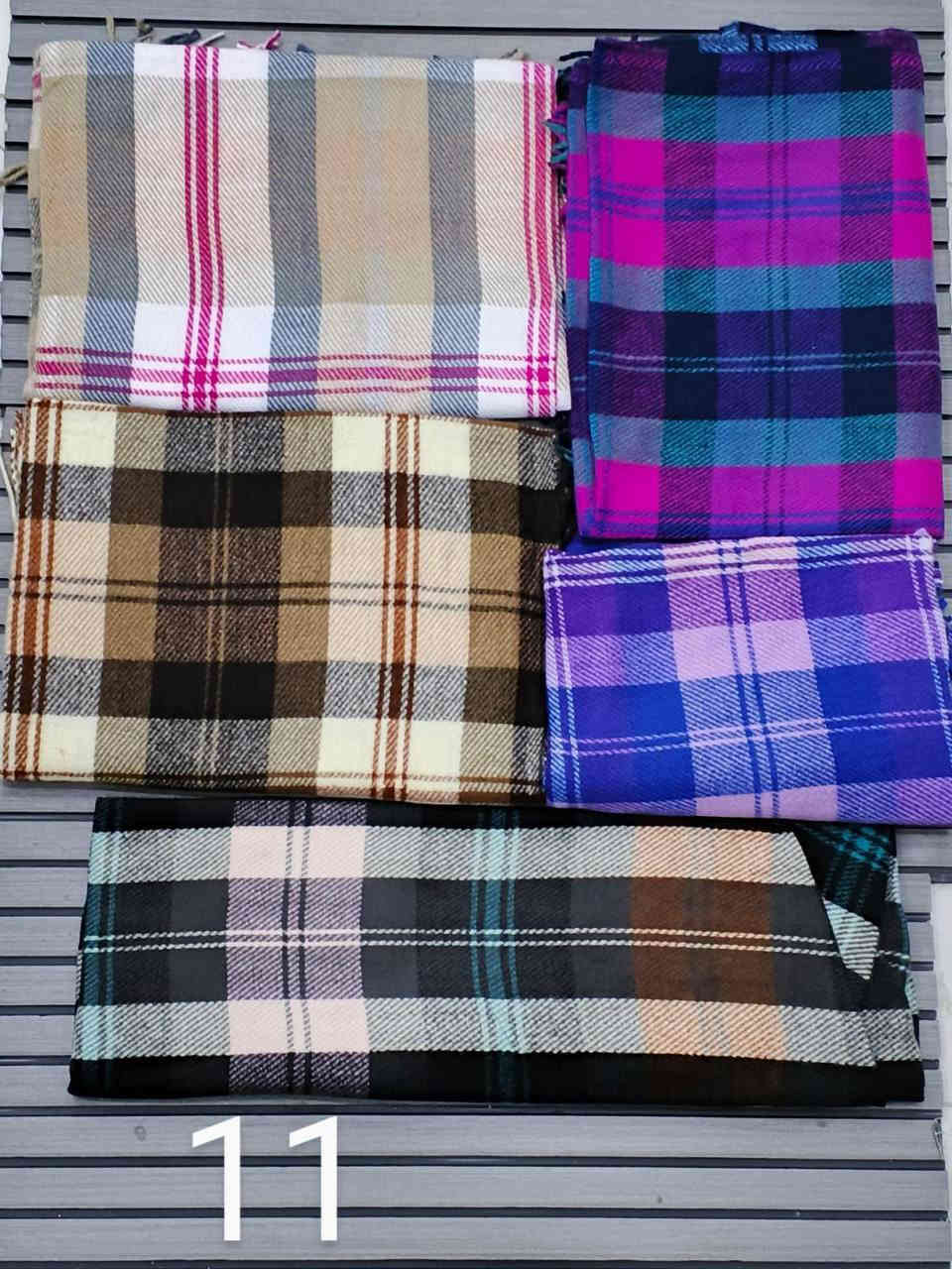 عرض خاص ✨️ 
الترند وكاله خاصه 🔥 
سكارف شتائي خامه زيتي ✅️ 
متوفر بعده نقشات 🔢 
عرض نار سعر الدرزن : 40الف فقط 
الخامة شرط الفَحص 
هاتف : ***********
