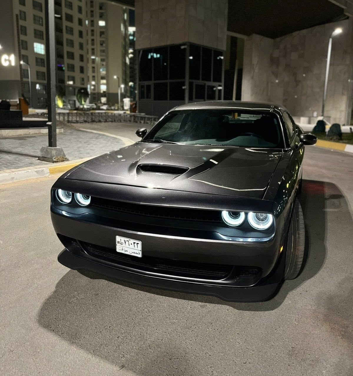 جالنجر 2023  Last call R/T 
رقم صاحب السيارة ***********
————————————————/
مواصفات عاديه
هيترات بالمري 
وكرسي السايق كهرباء 
كاميرا دواره 
حساس امطار 
شاشة صغيره كار بلي  
بيها نظام اقتصادي 
تشتغل ٤ سلندر 
ماشيه ٢٦الف ميل 
دخول جديد السياره بلاديه 
بيها قطعتين جاملغ عكس السايق وبنيد السياره مرقمة بغداد دخول جديد بشهر ٧ سنويه وهزه جديده

📍مكان السياره بغداد - البنوك

🛑السعر -  اطلب السعر بتعاليق يصلك مباشر 📩
