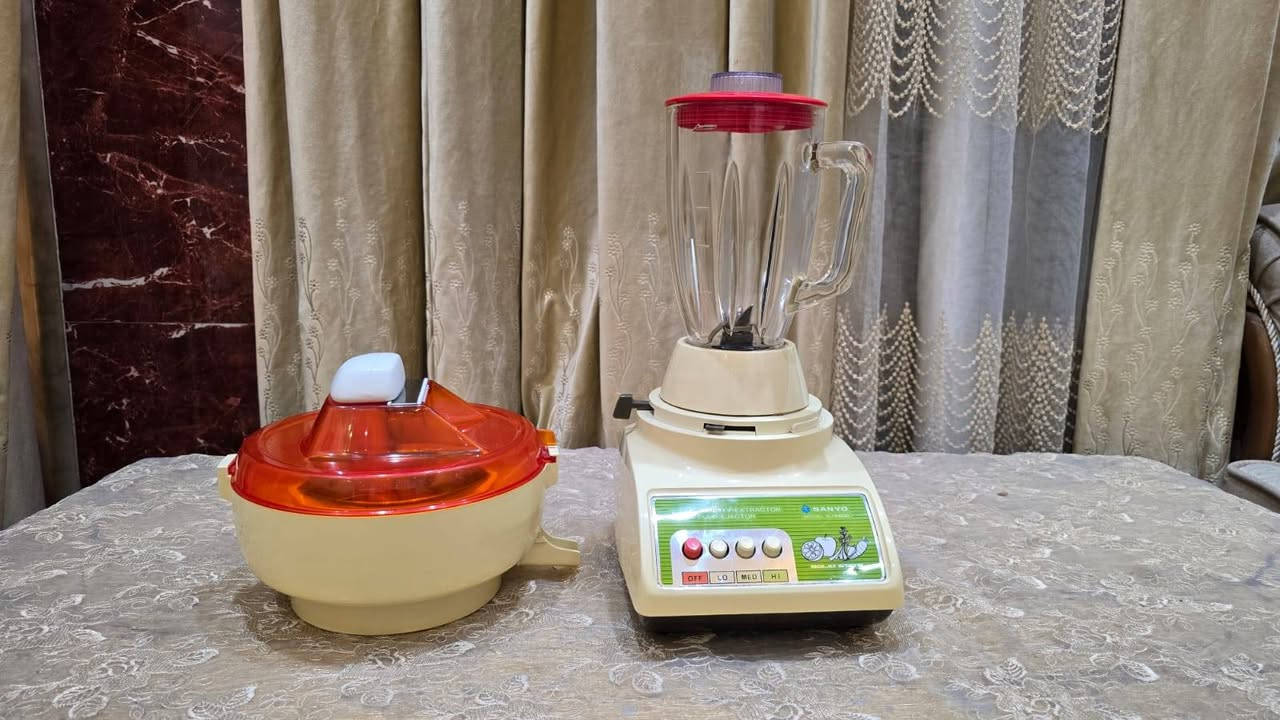 خلاط + معصاره
سانيو إنتاج اليابان 
نضافة تامه 
للاستفسار مراسله الصفحه 
او الاتصال ***********
