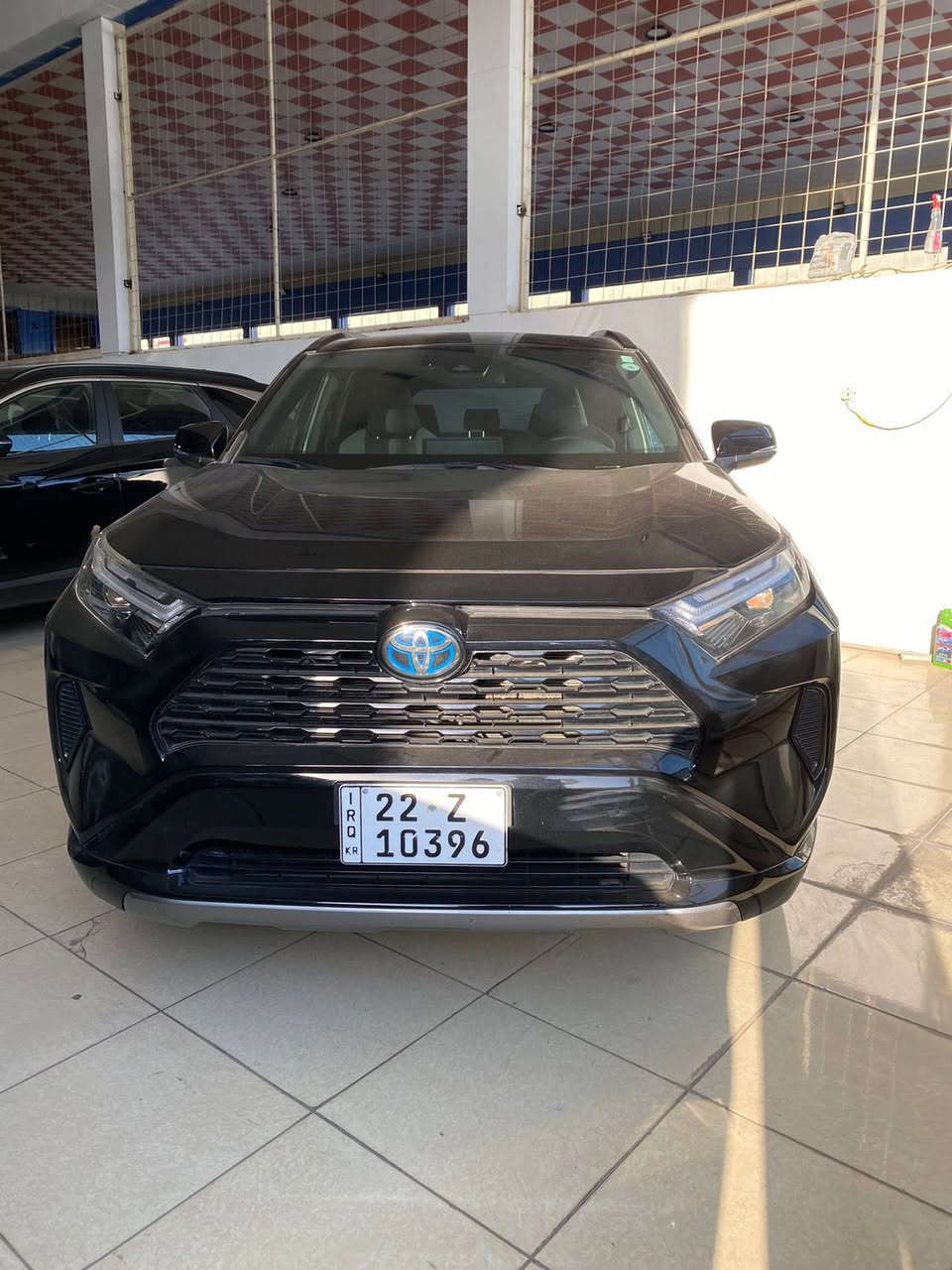 السلام عليكم
تويوتا راف فور هايبرد 2022 - النسخة بلاك ايديشن (Black Edition) 

التفاصيل:

• الموديل: 2022

• المحرك: 2.5L Hybrid (اقتصادية جداً في استهلاك الوقود ⛽)

• ⁠الفئة : XLE 

• السيارة ماشية 53 الف ميل 

• السيارة وارد امريكي حادثها نص جاملغ امامي عكس السايق وقبق جنطة مصبوغ والباقي مكفول شرط شواصي حدادية كير محرك كله كفالة 

• المواصفات:

• نظام الدفع الكلي (AWD)•

• ⁠  نظام الدخول الذكي: (بصمة أبواب + تشغيل بصمة). 

• ⁠ مقعد السائق كهرباء 

• ⁠ رادار ومثبت سرعة ذكي

• فتحة سقف كهربائية⁠

• شاشة لمس تدعم Apple CarPlay و Android Auto.

• كاميرا خلفية وحساسات.

• أنظمة الأمان (رادار، تنبيه خروج عن المسار، مثبت سرعة ذكي).

• دخول ذكي وتشغيل بصمة.

• ⁠السيارة رقم اربيل باسمي سنوية وهزة كلة جديد 

📍 الموقع: النجف الاشرف 

📞 للاستفسار اكثر الاتصال على الرقم التالي :

0773 905 9676

0781 699 4526
