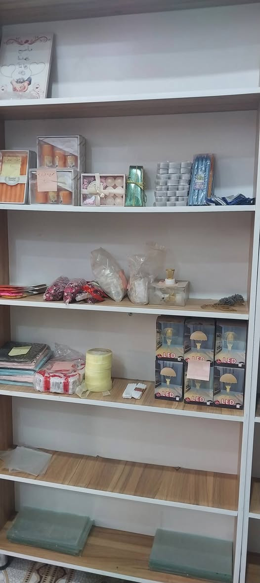 السلام عليكم فاترينات رفوف عدد ١٠ سعر القطعه ٥٠٠٠٠ 
فاترينات كرزات عدد ٥ سعر القطعه ١٠٠٠٠٠ للإستفسار اتصل على الرقم ***********
