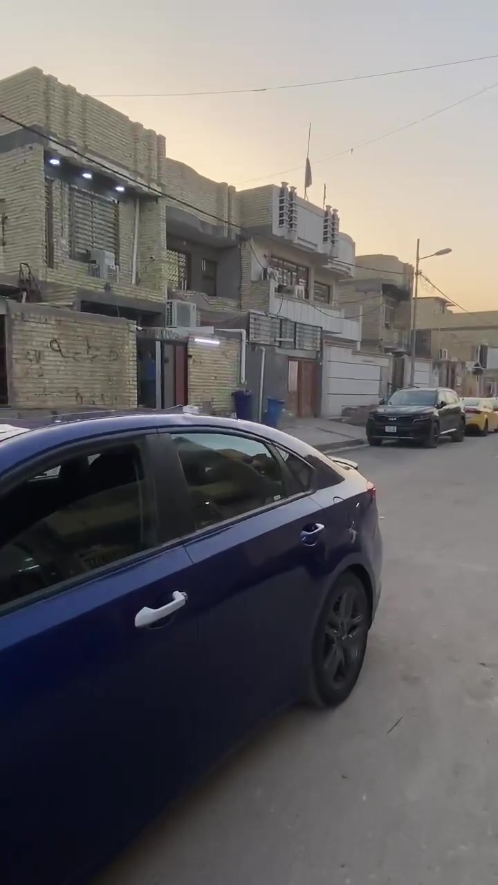 السلام عليكم للبيع 
كيا فورتي 2019 فئه S ماشيه 113mi وارد امريكي حادثهه بس دعاميه اماميه بدون ايرباك وبدون دواخل صور الحادث مرفقه بل منشور السياره فول عده البصمه فتحه شاشه جبيره كامره خلفيه دواره كير ثلاث وضعيات كير 7 نمر تحكمات ستيرن جهتين مثبت سرعه تحديد مسار  رادار امامي ورادار خلفي توقف ذاتي مكينه 2000 دوش مكينه وكير مكفولات حداديتهه جديده تبريد ثلج ❄️ تخم تاير جديد ويل كب السياره كلهه ليبل واحد غرفتهه جديده رقم اربيل الدولي وبسمنه تحويل مباشر مكان السياره بغداد قرب حي اور 
السعر خاص او واتساب 
الاستفسار ***********سجاد
