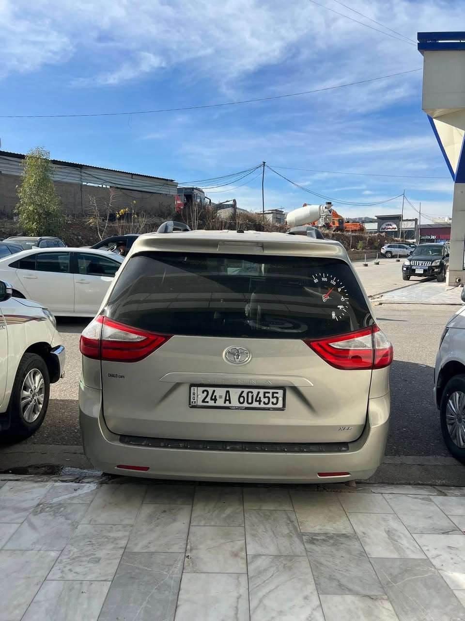 تويوتا سيينا 2016
مكينه V6. 3,5 
كير ومحرك بشرط 
سياره مال بيت  يعني بدون مصرف 
دينار مصرف مابيها 

سلايت 
كشنات جلد تدفئه 
كشنات كهربائيه 
بيبان كهربائية 
نقط عمياء 
تلفزون خلفي 
كشنات VIP 
كير سبورت 
الجامات الخلفيه الاخيره كهرباء

جاملغ وباب  سائق 
صبغ بدون دواخل وارباك 
وتعديل باب الخلفي نفر 

مكان السياره دهوك 
السعر 207$ 

***********

