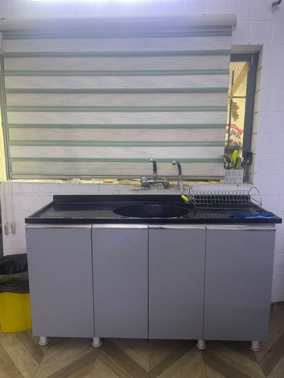 السلام عليكم 
طباخ نوع سنتر بوينت اخو الجديد 200 الف
كاونتر مع سنك  300 الف 
ثلاجه نوع جنرال كولد 175 الف
نص تخم 175 الف
*********** اليرموك
