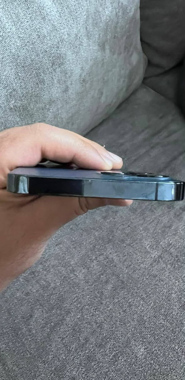 12برو. ذاكرة 256 جهاز كله بلادي بطاريه يمكن 83.    مستعجل ع البيع قفله. 185
