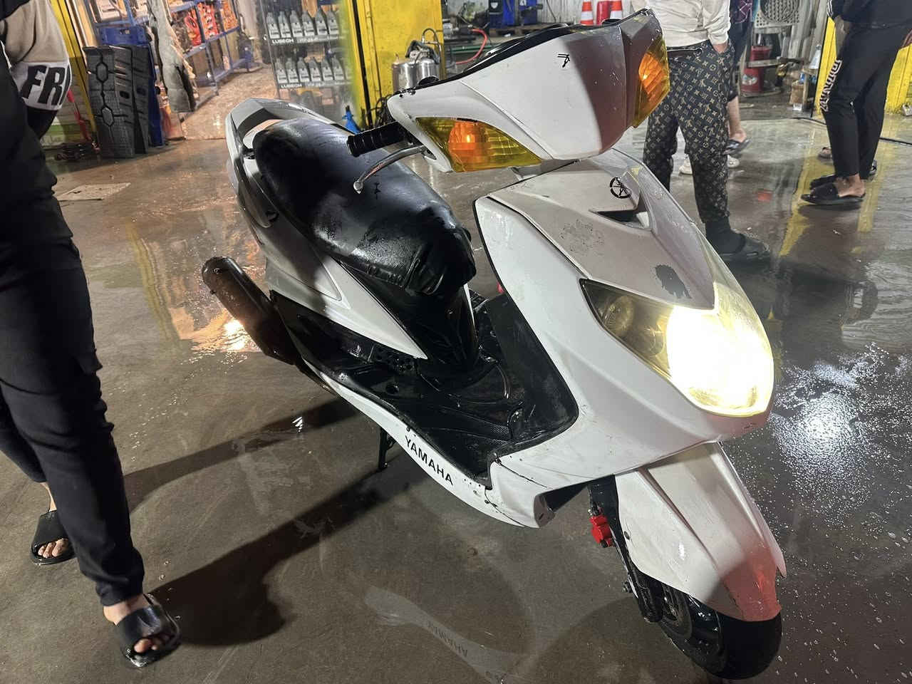 سكنس فحل كامله مابيها اي نقص امانه الله دراجه مرتبه اديرلها دهن نباتي وبنزين محسن بس ما عرف بيهن يحتاجلها ترتيب شويه تايرات جدد البارحه بدلتهن نوعهن باكستاني احسن شي اخذتها ب700 واريد ابيعها ب550 مكاني الزعفرانيه رقمي ***********
