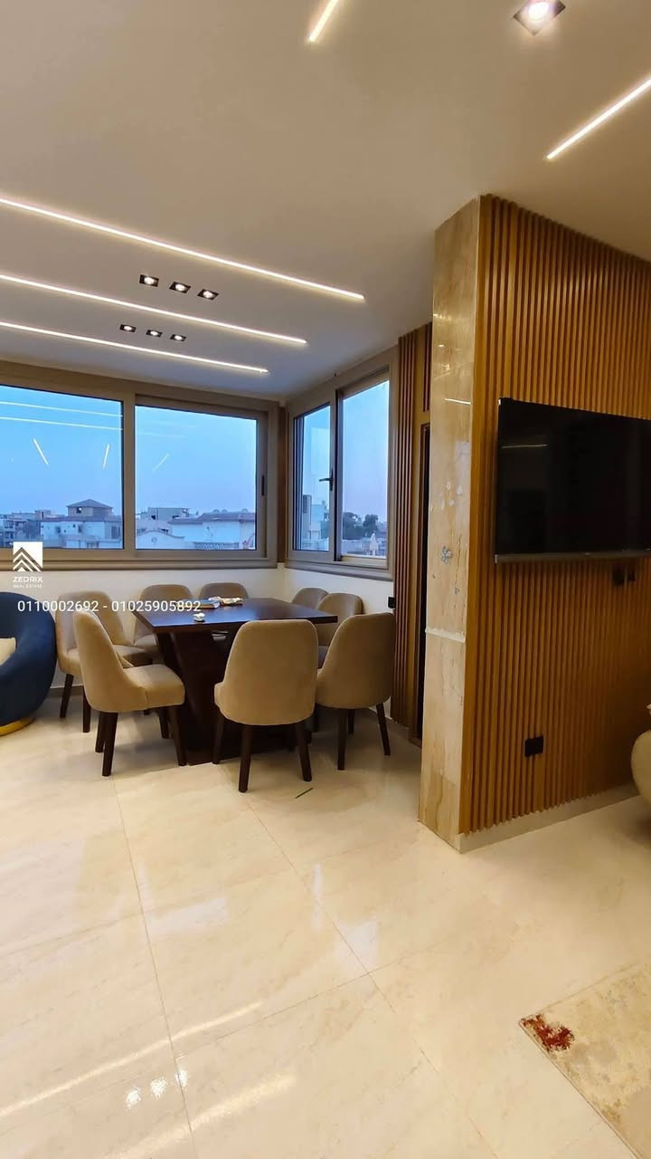 🏡 روف مميز للتمليك بتسهيلات في السداد
📍 الحي السابع – المجاورة الأولى – تاني نمرة من شارع سعودي

🔹 المساحة: 165 متر
🔹 3 غرف نوم
🔹 2 حمام
🔹 مطبخ
🔹 ريسبشن واسع
🔹 أسانسير
🔹 خالصة التصالح

روف بموقع هادئ ومميز، قريب من جميع الخدمات والمواصلات، ومناسب للسكن أو الاستثمار. فرصة رائعة بتسهيلات في السداد.
01110002692
@ [9***********303:13708:010 25905892]
