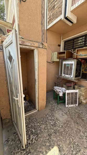 سلام عليكم
دار للبيع المساحه 75 متر 
طابو ملك صرف سكني ✅

يحتوي على 
استقبال 
و2 غرف نوم 
ومطبخ حولي 
مع صحيات داخليه وخارجيه 

الموقع بغداد الانتصار مقابيل مستشفى حماد شهاب 
معلومات اكثر 📞📞
***********
