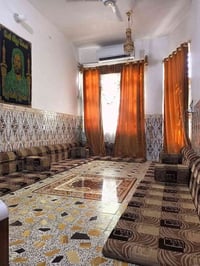 بيت للايجار 100متر غرقة كبيرة مع صالة مع استقبال مع حمامات خارجية وداخ...