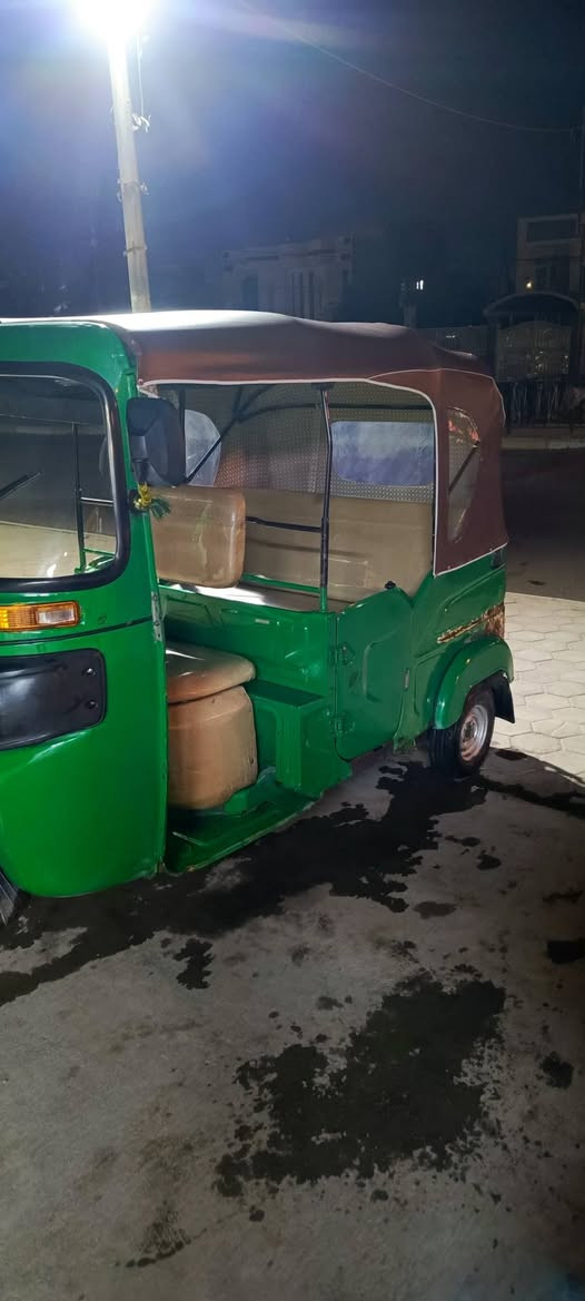 يا الله .. تكتك موديل 21 شهر ال11 رقم بغداد سنويه كبل تحويل بأسمك بيها بس ضربه فوك الجاملغ ومسمكره بس يرادله معجون وصبغ ونطيحهن من السعر // السعر (( 7 مليون ونص وبيها مجال )) رقم الهاتف ***********
