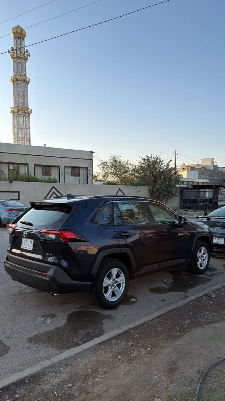 راف 4 XLE  بانزين فول مواصفات
2019 لون نيلي
حادث السياره بس دعاميه
تعتبر كلين 
حجم المحرك 2500 
بصمة 
فتحه 
لايت زنون تدفئه كشنات 
تحديد مسار مانع انزلاق 
اشاير بالمري 
شاشه حجم كبير 
هند بريك كهربائي 
٣ انضمه قياده 
تحديد مسار
جنطه كهرباء  
وبيها هوايه مواصفات معروفه XLE
السياره مسويلها ادامه متحتاج 
شغل وطلع ممتعوبه 
مكان بغداد حي الجهاد
السعر /240وبيها مجال
***********
