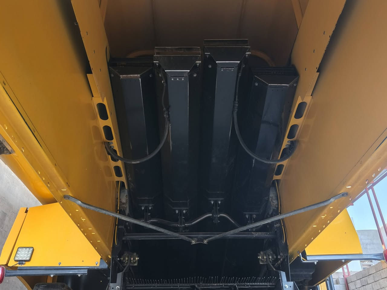 سلام عليكم حاصده نيهولند للبيع اربعه بلم موديل2020 tc 5040 رقم سليمانيه جديد مكفوله كفاله عامه  غراض بلادي مكينه مامفتوح رقم موبايل***********
