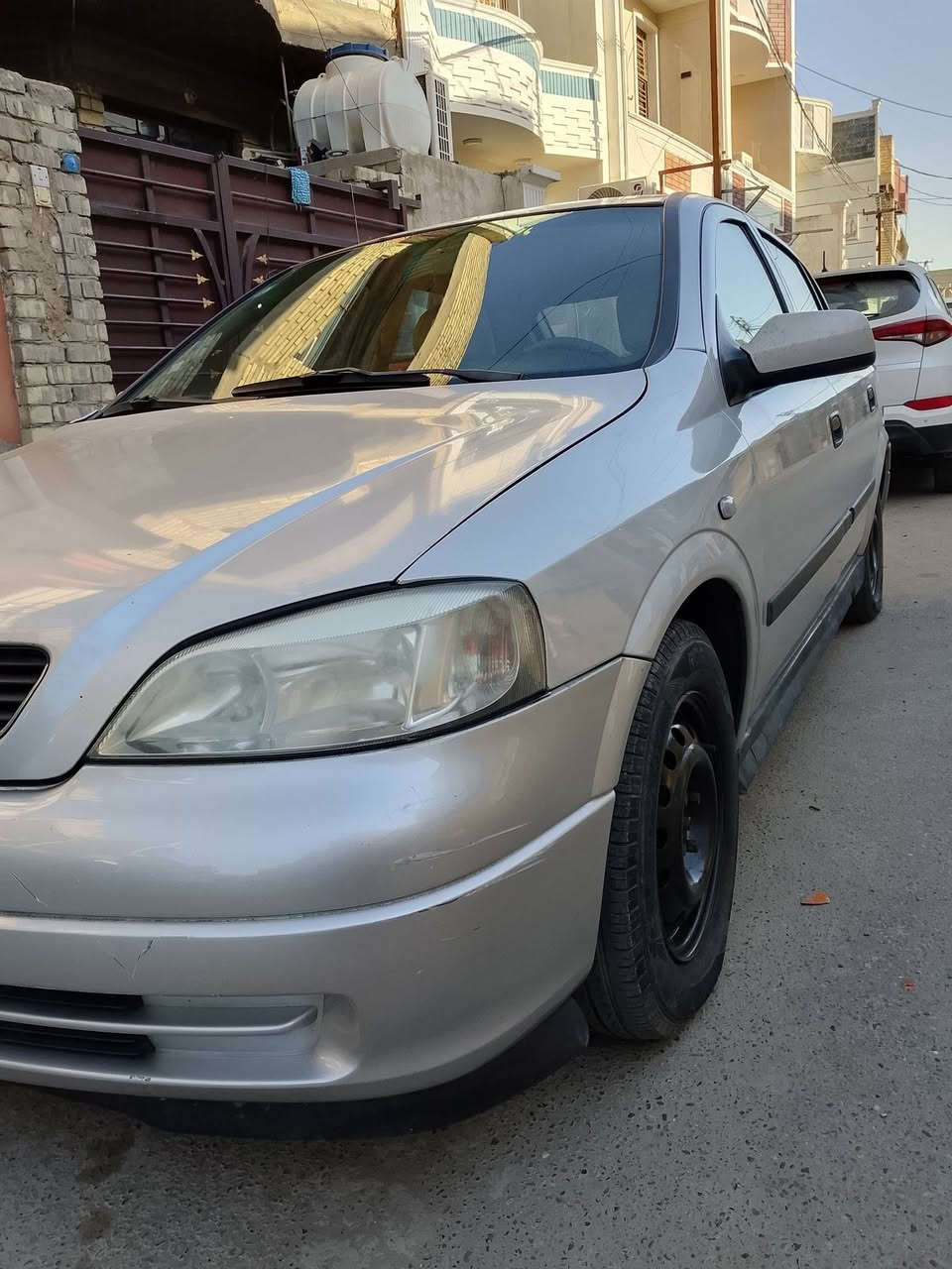 بسم الله الرحمن الرحيم 
للبيع اوبل استرا موديل 2002 رقم بغداد دولي بأسمي محرك جديد والكير أيضا جديد  منظومة بانزين جديده
كهربائيات كلها تشتغل اي نقص مابيه تخم تاير جديد صدر امامي خلفي جديد غرفه جديده  نقص غاز وقايش للتبريد 
صبغ عام درجه اولى عارضها ب45 وبيه مجال مكاني بغداد الدوره  ***********
