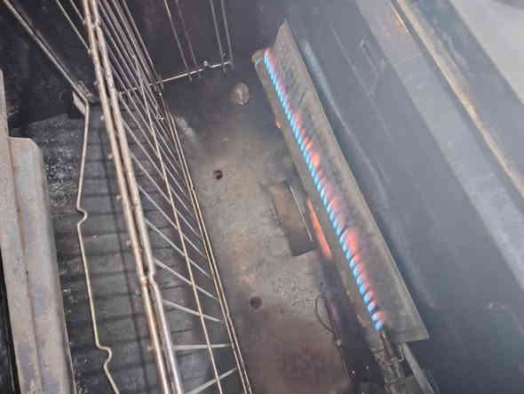 طباخ ٥ عيون كامل وعلفحص نضيف وناره زركه
سعره ١١٠ وبي مجال بسيط نجف شارع ميلاد فاو  ***********
