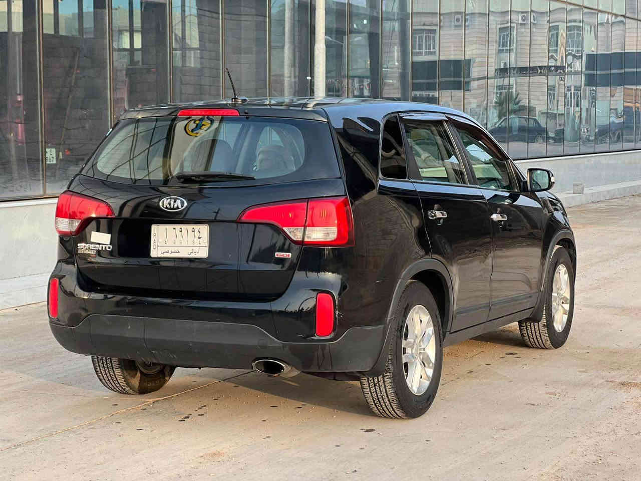 (((( سورنتو أمريكي 2014   ))))
▪️ المحرك: 4 سلندر 2400 GDI
▪️ المشي: 96 ألف ميل
▪️ الحادث: جاملغ + حافة البونيد فقط
▪️ باقي كفالة 
▪️ صور الحادث مع سونار  داخل المنشور
▪️ المواصفات: عادية قطعتين تبريد / نضام ايكو / تحكمات استيرن / باقي موصفات معروفة

📍 الموقع: ديالى خانقين
💰 السعر:  134 ومجال بسيط 
📞 الاتصال *********** خناقين, ديالى
