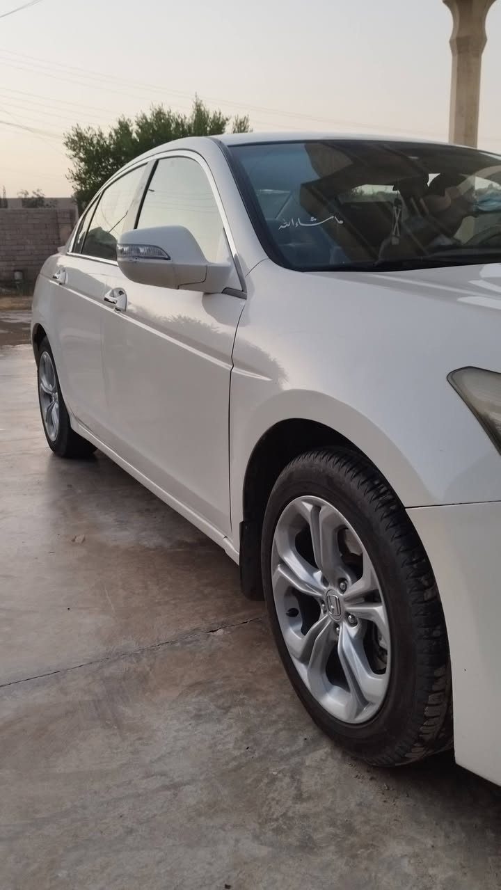 السلام عليكم. هوندا أكورد 2008خليجي نضيفه مال بيت مال جناي گير محرك كله شرط ماشاء الله كما موضح بل صوره صدر جديد هزه جديده تخم تاير جديد. الضرر موضح بل صوره الجيهتين نفس ضرر بس رش السعر 85/ صلاح الدين بيجي  ***********
