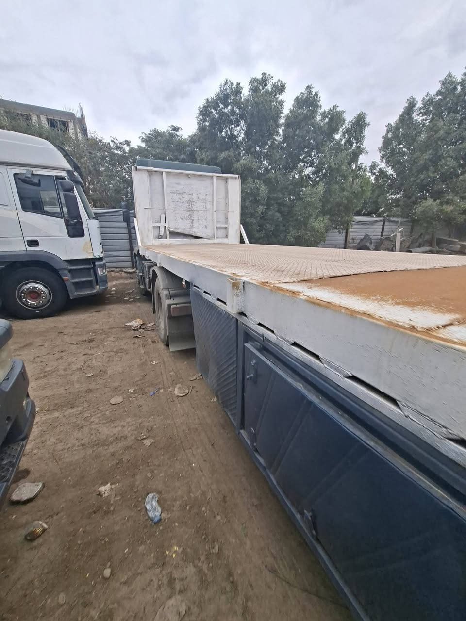 عربانه اوربيه جوبلس ١٣٦٠طولهه تك تاير مكانها بغداد الطالبيه سعرها ٣٢ورقه ***********
