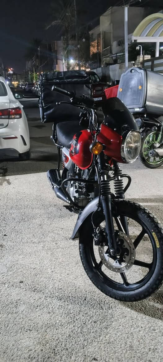 سلام عليكم بوكسر جبلية للبيع   2023رقم وسنوية بغداد دراجة ناقصهة بس جاملغ امامي بيها خيط تبخير بس نزلتهة علا ايدي السعر مليون او900 بيها مجال الرقم ***********
