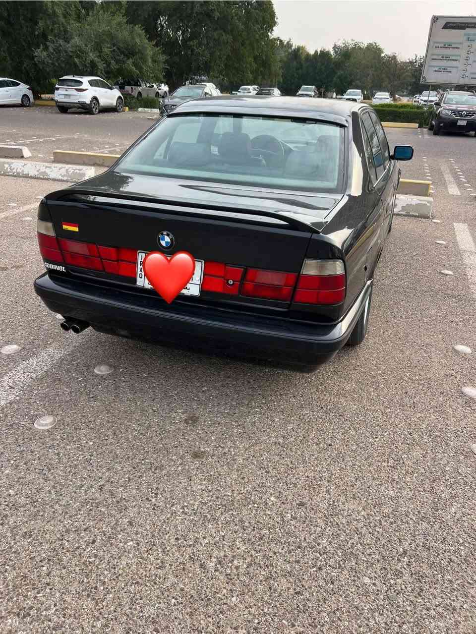 525 اصل
1993 اصل مكفوله من الحادث كفاله عامه عدا صبغ جماليه 
سلايد 
تبريد شغال ثلج 
صيدليه وكتلوكات الشركه 
ويل خليه 
السعر خاص 
***********
