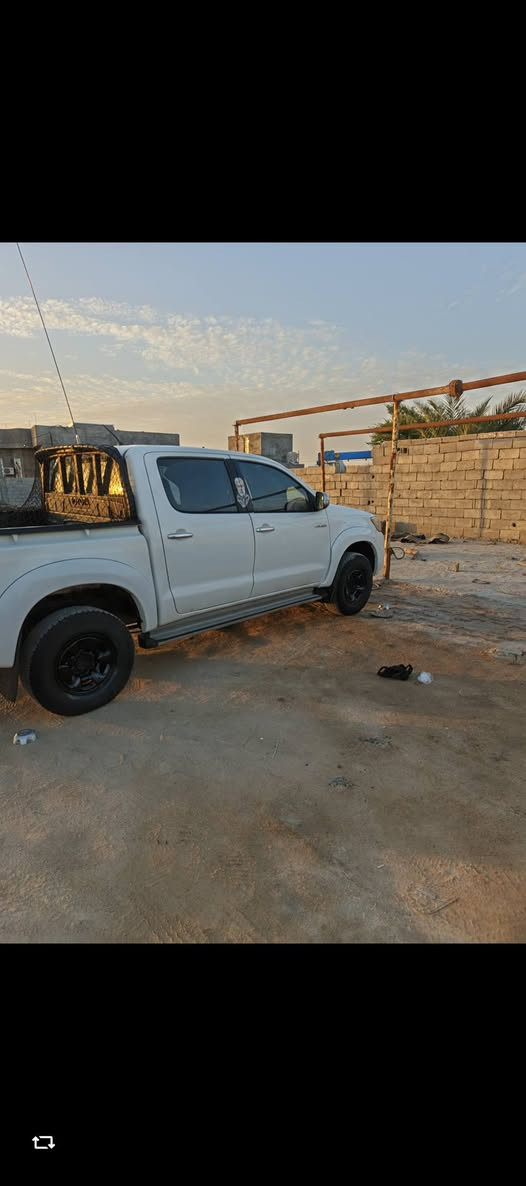 (السلام عليكم سياره (كاز) للبيع فورويل2013)  سياره كله كفاله عامه ما عده طكه لي ماشر عله بصوره فقط( مكينك لاتنقيص ولا تبخير كير عادي رقم جديد))((السعر 155 بيه مجال لشرايه *********** ) مكان بصره كرمت علي
