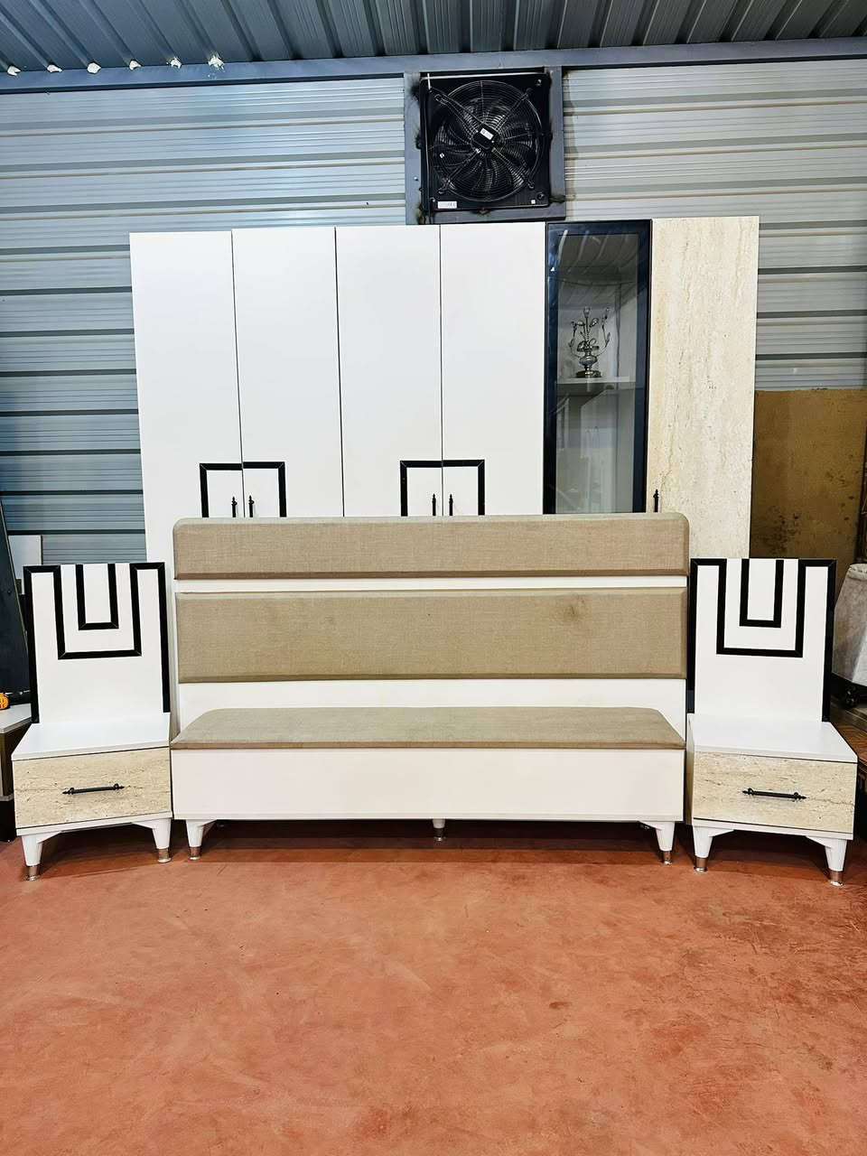 غرفة نوم تركي مستخدم النظافة 100% النظام أبواب غرفة مرتبة والسعر مناسب والشد والنقل مجاني داخل بغداد اتفضلوا واتساب وادللوا ☎️***********☎️
