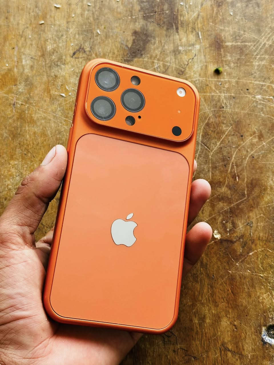 للبيع ايفون14برو ماكس ذاكره512جهاز شرق اوسط امبدل شاشه اصليه وضهره مكسور  بطاريه81بلاد  سعر 650رقميً***********
