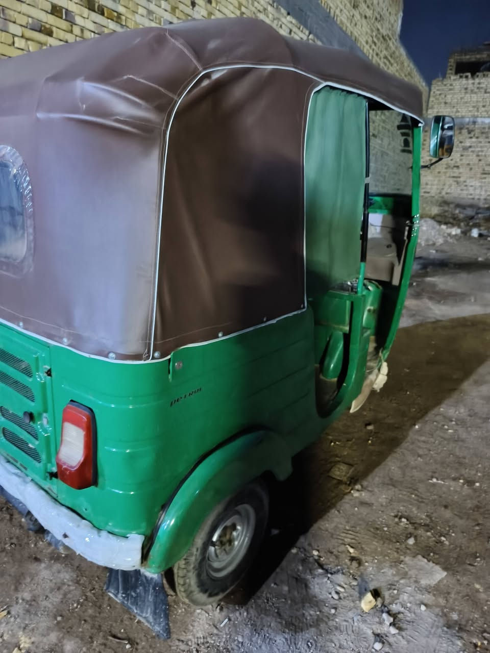 تكتك 20 رقم بيه ضربه بلغد فقط ولباقي مكفول محرك جديد لا ينقص ولا يبخر سعره6 وبيه مجال مكاني عماره حي شرطه ***********واتساب وتصال
