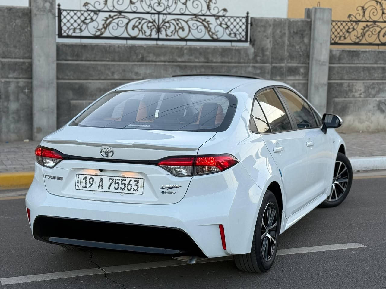 تيوتا كورلا هايبرد 2024 كفاله عامه
رقم كربلاء تحويل مباشر 
عداد المسافه : 15 الف km
حجم المحرك : 4 سلندر 1800 هايبرد 
المواصفات .. 
بصمة تشغيل وابواب - فتحة سقف
رادار امامي مانع تصادم 
مقاعد جلد - هاند بريك كهرباء - اوتو هولد
ويل كب - اشاير مري - لايت وحاجب زينون
تبريد قطعتين - شاشه كار بلي - كرسي كهرباء 
(( السعر 153 ورقه ))
*********** مهندس حسين  
كربلاء / حي الحسين 
شركة_المتحدة_لمزادات_السيارات_وقطع_الغيار
