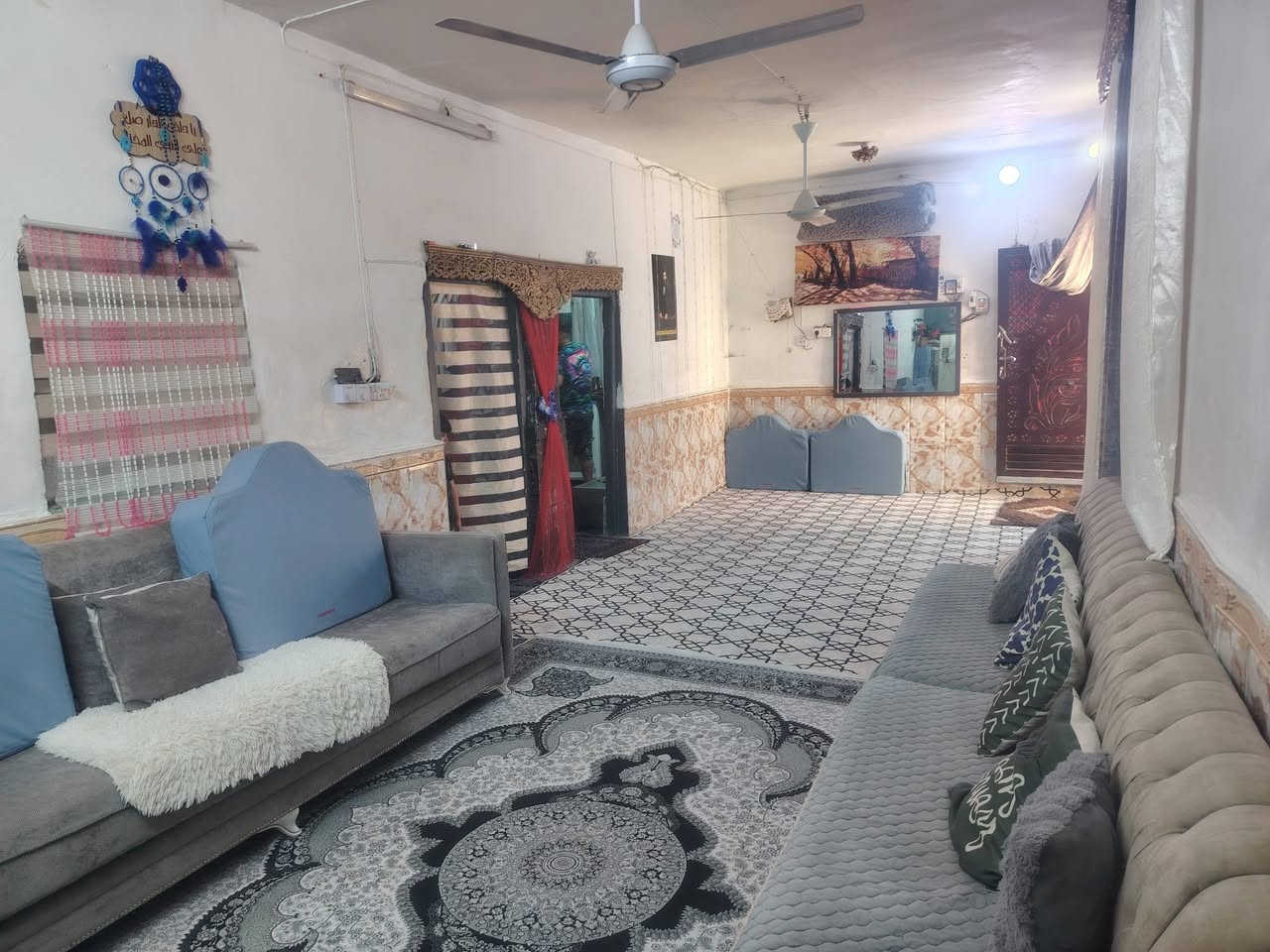 البيت للبيع مساحة ٣٠٠ متر منطقة حاوي عباس فرع مقابيل مغيسل كافت خدمات موجود واتساب ***********
